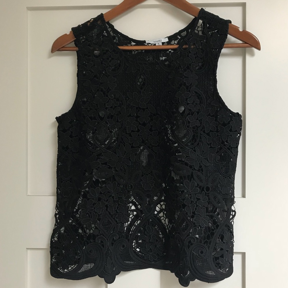 🍋Sale! 2 /20  Anthropologie black lace top-Small